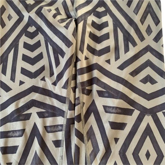 Lululemon Wunder Under Crop II Size 6 - Picture 8 of 12
